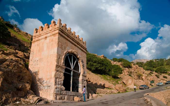 طاق گرا؛ تاریخ و طبیعت در کنار هم