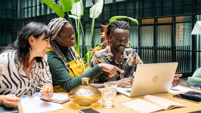 تعامل صحیح بین کارمندان 